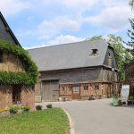 Ce village fortifié de l&rsquo;Aisne est un chef-d&rsquo;œuvre d&rsquo;architecture médiévale à découvrir dans le calme de l&rsquo;automne 