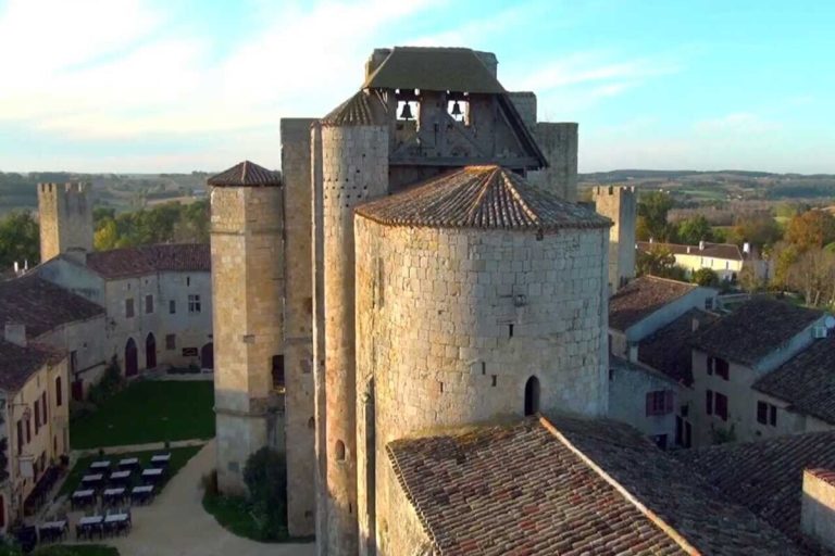 Ce village fortifié du Gers est une merveille de l&rsquo;architecture médiévale, à explorer sans la foule cet automne 2025