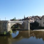 Pourquoi cette petite ville de la Vienne est-elle la capitale française du macaron, avec une recette qui date du XVIe siècle ? 