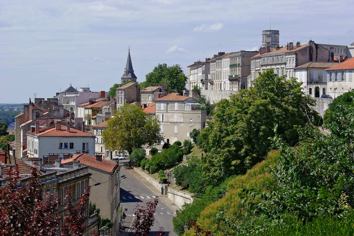 Ce village de la Charente est la capitale mondiale de la bande dessinée, une visite culturelle et ludique parfaite pour l&rsquo;automne 