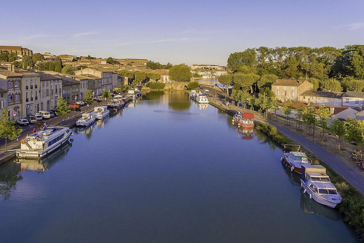 Ce village de la Haute-Garonne est la capitale du cassoulet, une dégustation incontournable pour un week-end d&rsquo;automne gourmand 