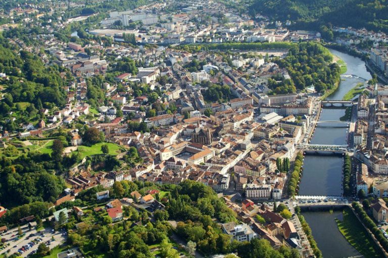 Ce village des Vosges est la capitale de l&rsquo;imagerie populaire, un art coloré et naïf à découvrir cet automne 