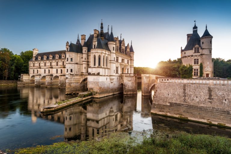 Oubliez les châteaux de la Loire, la route Jacques Cœur dans le Berry est un itinéraire historique secret aux couleurs de l&rsquo;automne