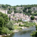 Surnommée la « perle du Vivarais », ce village ardéchois est un havre de paix aux couleurs chaudes de l&rsquo;automne