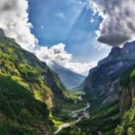 Loin de Chamonix, ce village des Alpes est le camp de base idéal pour des randonnées d&rsquo;automne spectaculaires 