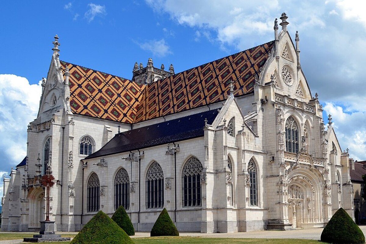 À 1h30 de Lyon, ce monastère spectaculaire est une visite spirituelle et architecturale inoubliable cet automne