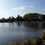 À 45 minutes de Nantes, ce village de charme au bord de l&rsquo;Erdre est une pépite pour une balade d&rsquo;automne ressourçante 