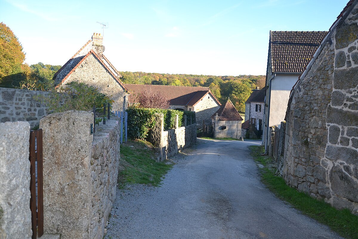 Ce village de la Creuse, figé dans le temps, est le refuge idéal pour une déconnexion totale au cœur de la France authentique