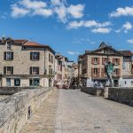 Cette bastide du Rouergue, avec sa place aux arcades, est un chef-d&rsquo;œuvre d&rsquo;urbanisme médiéval à voir absolument 