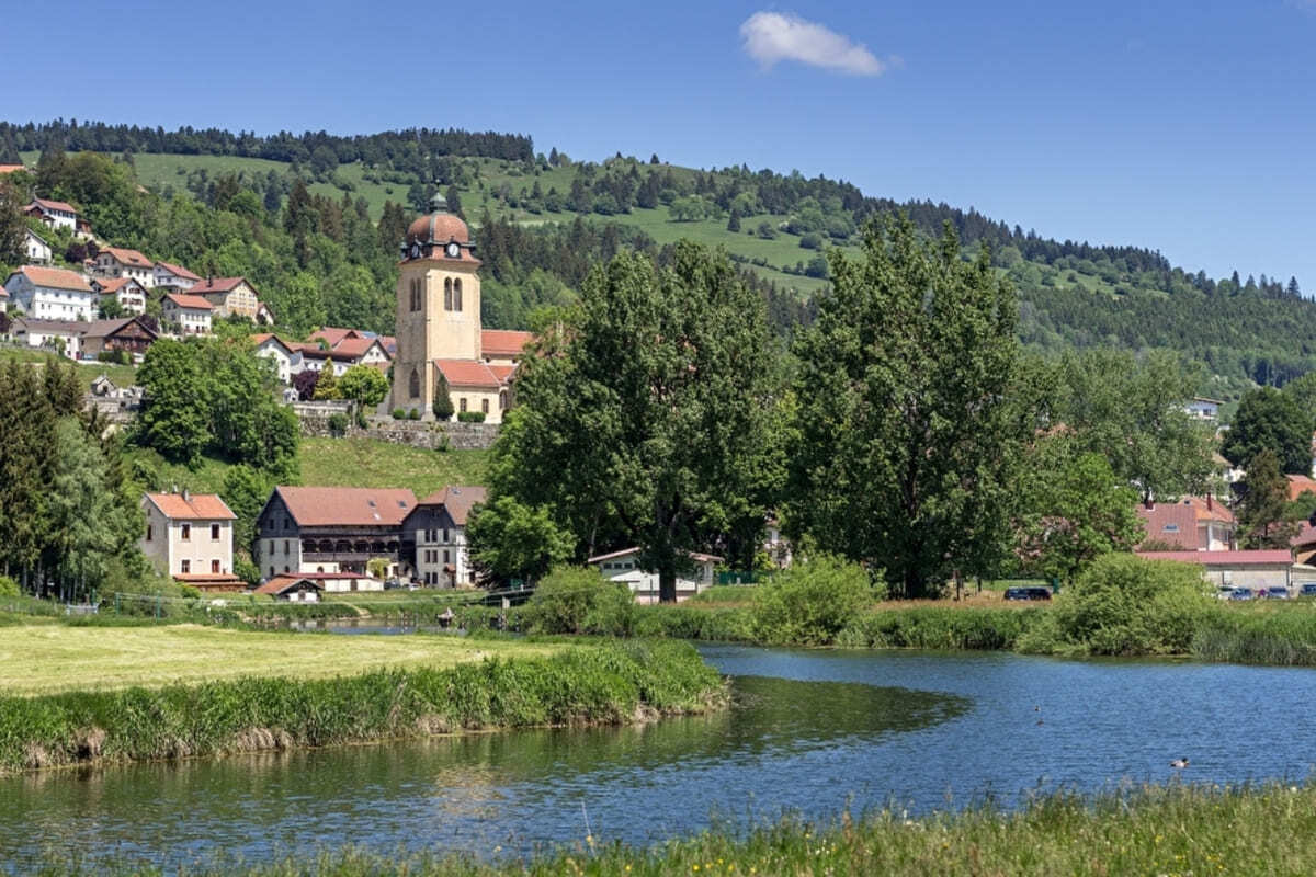 Oubliez la Suisse : cette petite ville du Doubs est le berceau de l&rsquo;horlogerie française, avec un musée qui retrace cette épopée