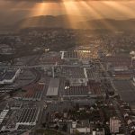 Pourquoi Sochaux, une petite ville de Franche-Comté, est-elle devenue la capitale de l&rsquo;une des plus grandes dynasties automobiles au monde ? 