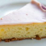 Non, ce n&rsquo;est pas un gâteau au chocolat : le « gâteau nantais » est un moelleux aux amandes, généreusement imbibé de rhum des Antilles (Nantes)