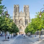 À moins de 2h de Paris, la ville de Reims est une destination idéale pour un week-end d&rsquo;automne mêlant histoire, culture et champagne