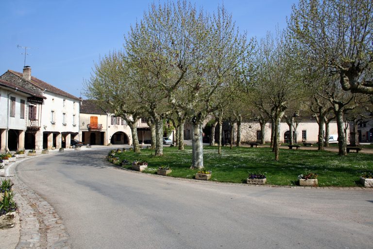 Laissez tomber Sarlat : cette bastide du Gers est la seule de France à posséder une place centrale octogonale parfaitement conservée