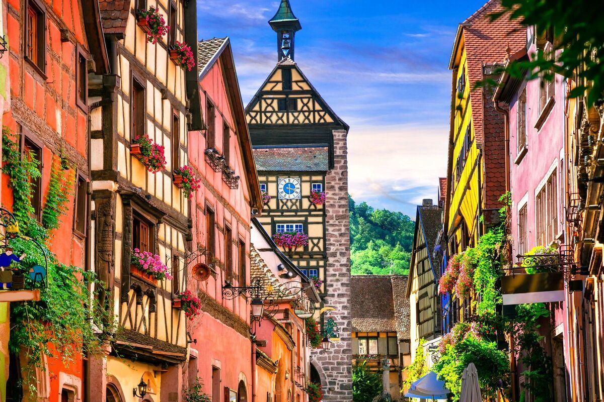 Oubliez Colmar : ce village alsacien a inspiré le créateur du TGV et possède les remparts les mieux conservés de la région