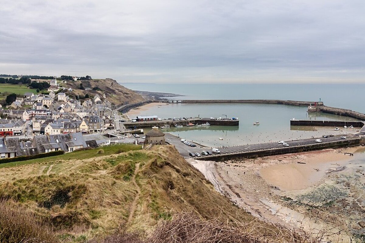 Ce village du Calvados est le seul port de pêche situé à plusieurs kilomètres à l&rsquo;intérieur des terres, une curiosité géographique