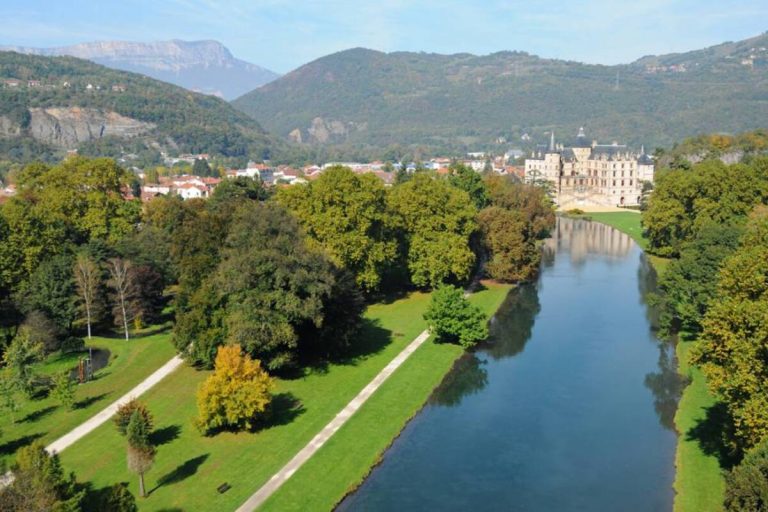 Ce village de l&rsquo;Isère abrite un musée de la Révolution française, une visite historique unique dans un cadre somptueux