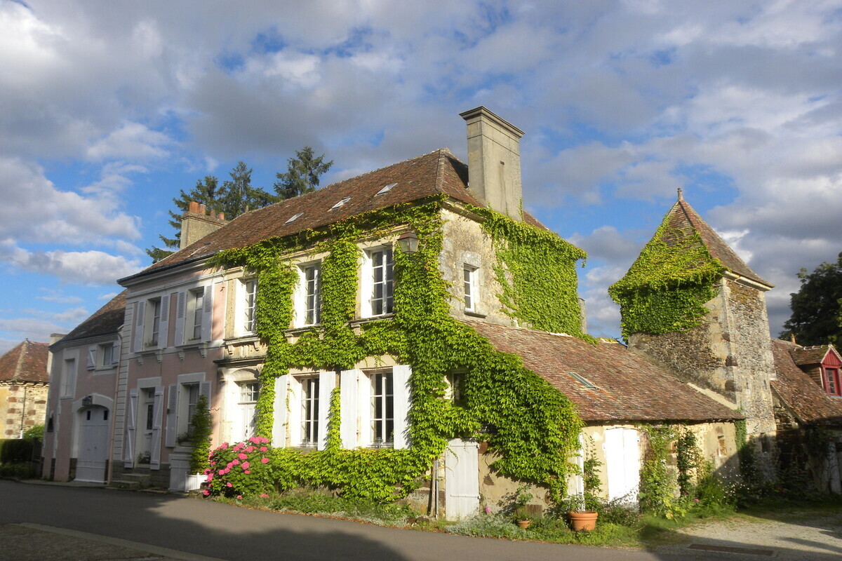 À 2h30 de Paris, ce village du Perche semble figé au 17ème siècle, une escapade d&rsquo;automne hors du temps