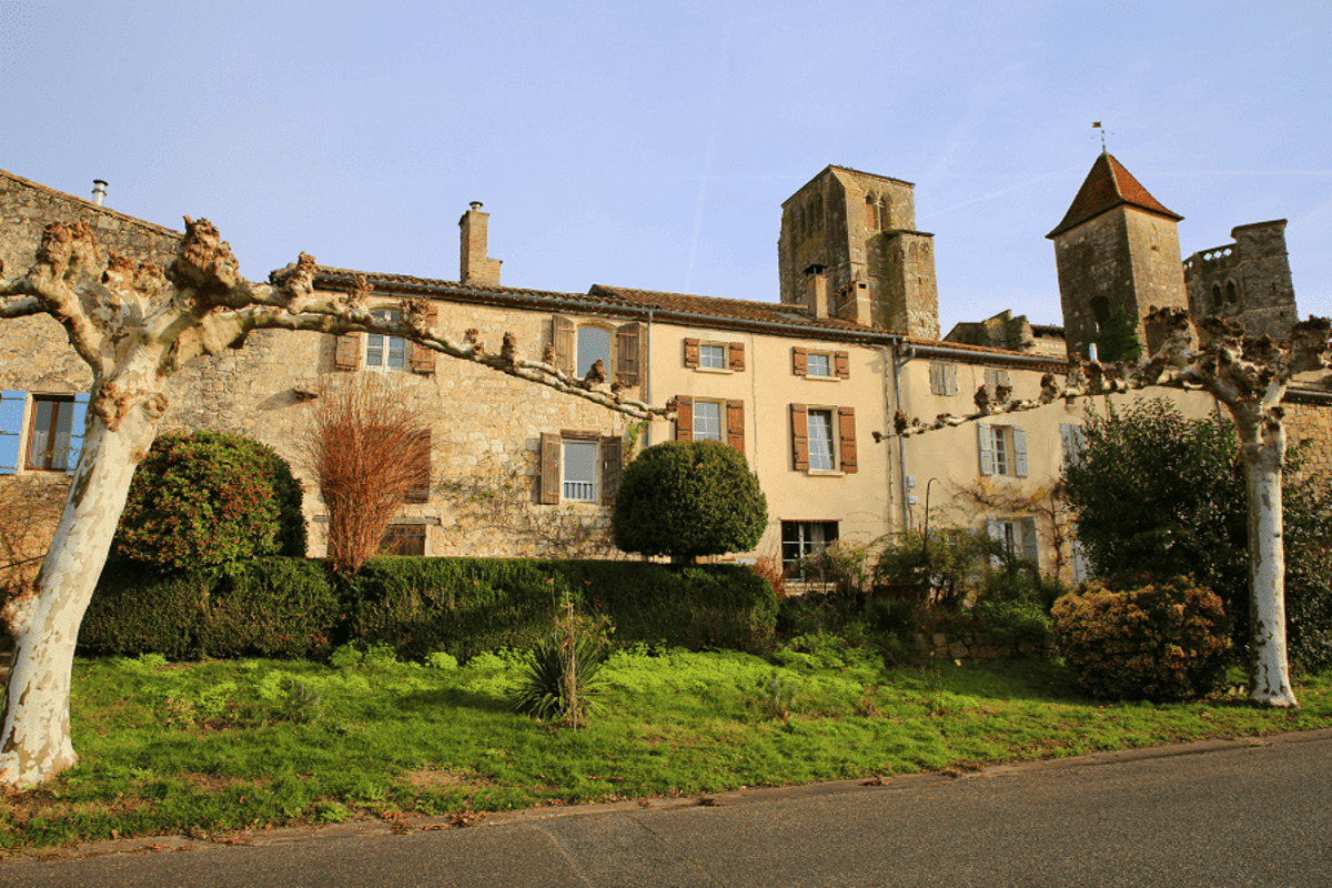 Ce village du Gers abrite une surprenante « palmeraie » exotique, une visite totalement inattendue à faire cet automne
