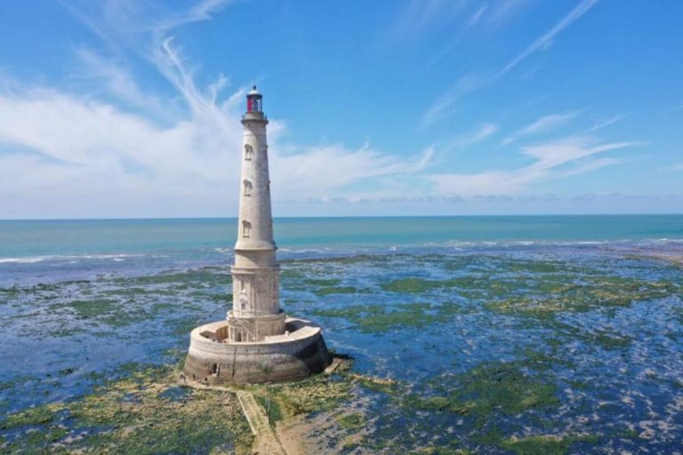 Ce village de la Gironde abrite un phare majestueux, le « roi des phares », pour une vue imprenable sur l&rsquo;océan en automne 