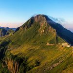 Oubliez les Alpes, les Monts du Cantal offrent des randonnées spectaculaires sur le plus grand volcan d&rsquo;Europe cet automne