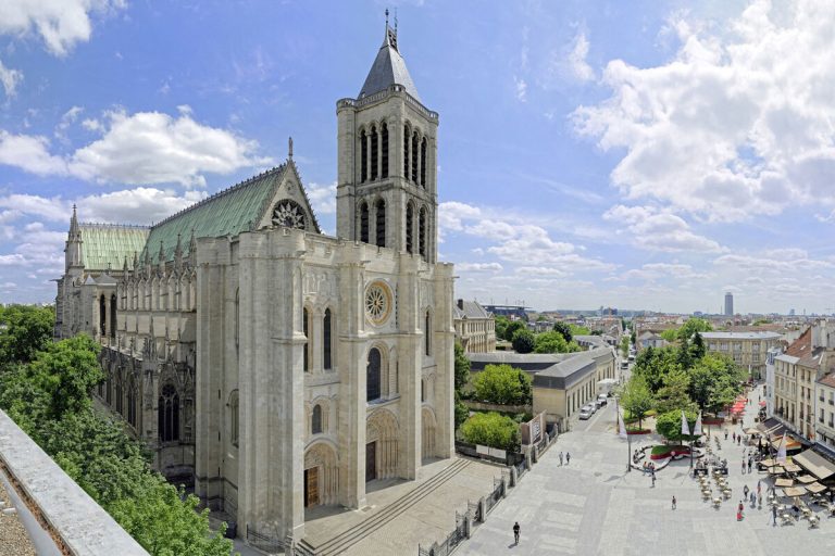 Ce village de la Seine-Saint-Denis abrite une basilique royale, la nécropole des rois de France, un lieu d&rsquo;histoire majeur