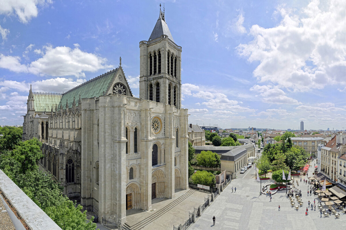 Ce village de la Seine-Saint-Denis abrite une basilique royale, la nécropole des rois de France, un lieu d&rsquo;histoire majeur