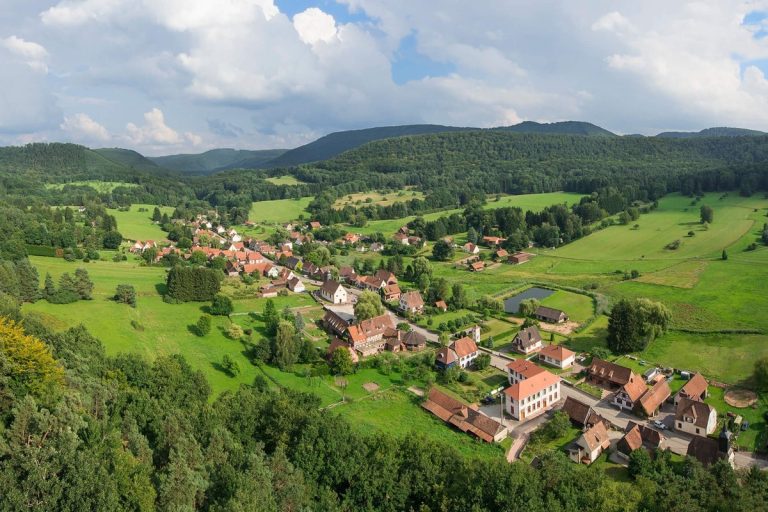 À moins d&rsquo;une heure de Strasbourg, ce coin des Vosges du Nord est un secret gardé pour des randonnées d&rsquo;automne tranquilles