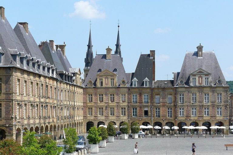 Ce village des Ardennes est le lieu de naissance d&rsquo;Arthur Rimbaud, un pèlerinage poétique et littéraire pour l&rsquo;automne 